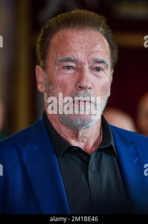 Oswiecim, Pologne. 28th septembre 2021. Acteur d'Hollywood, bodybuilder et ancien gouverneur de Californie (Etats-Unis) Arnold Schwarzenegger vu lors d'une visite privée à l'ancien camp de concentration allemand Auschwitz Birkenau. Après avoir visité le camp, il a visité le Centre juif de O?wi?cim, où il a rencontré un ancien prisonnier du camp, Lidia Maksymowicz. (Photo par Alex Bona/SOPA Images/Sipa USA) crédit: SIPA USA/Alay Live News Banque D'Images