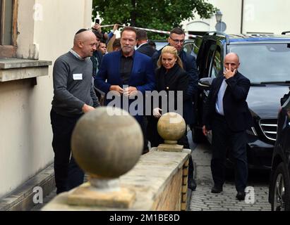 Oswiecim, Pologne. 28th septembre 2022. Acteur d'Hollywood, bodybuilder et ancien gouverneur de Californie (Etats-Unis) Arnold Schwarzenegger vu lors d'une visite privée à l'ancien camp de concentration allemand Auschwitz Birkenau. Après avoir visité le camp, il a visité le Centre juif de O?wi?cim, où il a rencontré un ancien prisonnier du camp, Lidia Maksymowicz. (Image de crédit : © Alex Bona/SOPA Images via ZUMA Press Wire) Banque D'Images