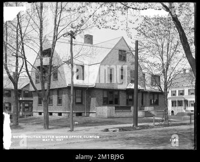 Wachusett Reservoir, Metropolitan Water Works bureau, coin de Walnut Street et Prospect Street, Clinton, Mass., 6 mai 1897 , travaux nautiques, immeubles de bureaux, bicyclettes Banque D'Images