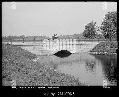 Aqueduc de Weston, pont de la rue Ash, Weston, Massachusetts, 17 août, 1904 , travaux d'eau, réservoirs, structures de distribution d'eau, ponts arches, construction terminée Banque D'Images