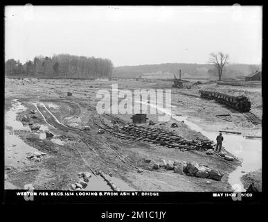 Aqueduc de Weston, réservoir de Weston, sections 1 et 14, au sud du pont de la rue Ash, Weston, Mass., 11 mai 1903, ouvrages d'eau, réservoirs, structures de distribution d'eau, chantiers de construction Banque D'Images