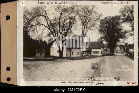 White Brothers Co., maison et grange, Coldbrook, Oakham, Massachusetts, 7 juin 1928 : acheté le 11 novembre 1927, colis no 144-10 , travaux d'eau, immobilier, structures résidentielles, granges, paysages de rue Banque D'Images