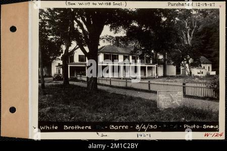 White Brothers Co., maison, grange, etc., maison du surintendant, Barre, Massachusetts, 4 août 1930 : acheté le 19 décembre 1927, colis no 143-1 , travaux d'eau, immobilier, structures résidentielles, granges, automobiles Banque D'Images