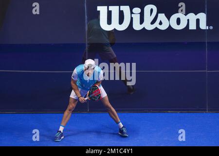 Milan, Italie. 10th décembre 2022. Italie, Milan, décembre 10 2022 : Juan Lebron (esp) prêt pour le retour pendant A. Galan-J. LeBron contre F. Belasteguin-A. Coello, SF Milano Premier Padel P1 chez Allianz Cloud (photo de Fabrizio Andrea Bertani/Pacific Press) crédit: Pacific Press Media production Corp./Alay Live News Banque D'Images