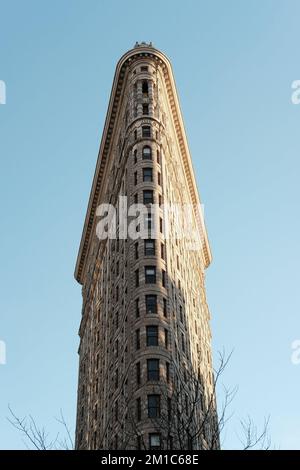 NEW YORK, Etats-Unis - 19 mars 2018 : façade en fer plat sur 19 mars 2018. Achevé en 1902, il est considéré comme l'un des premiers gratte-ciel Banque D'Images