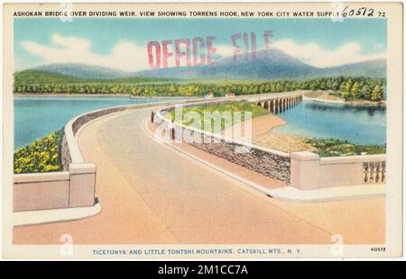 Pont Ashokan sur le déversoir, vue montrant Torrens Hook, l'approvisionnement en eau de la ville de New York. Ticetonyk et Little Tontshi Mountains, Catskill MTS., N. Y. , ponts, Tichnor Brothers Collection, Cartes postales des États-Unis Banque D'Images