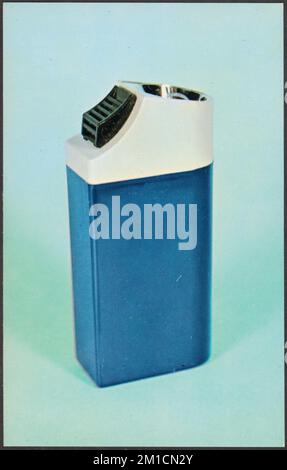 Un briquet bleu , briquets de cigarettes, Collection Tichnor Brothers, cartes postales des Etats-Unis Banque D'Images