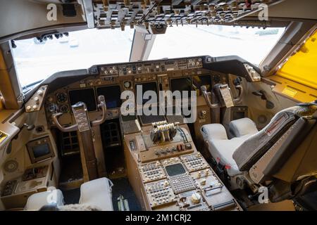 Le cockpit d'un Boeing 747-400 Banque D'Images