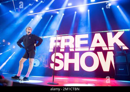 Inglewood, États-Unis. 10th décembre 2022. YUNGBLUD se produit sur scène lors du « KROQ SORY Acoustic Christmas » d'Audacy au Forum Kia sur 10 décembre 2022 à Inglewood, en Californie. Photo: Casey Flanigan/imageSPACE crédit: Imagespace/Alay Live News Banque D'Images