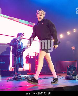 Inglewood, États-Unis. 10th décembre 2022. YUNGBLUD se produit sur scène lors du « KROQ SORY Acoustic Christmas » d'Audacy au Forum Kia sur 10 décembre 2022 à Inglewood, en Californie. Photo: Casey Flanigan/imageSPACE crédit: Imagespace/Alay Live News Banque D'Images