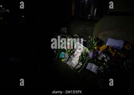 Édimbourg 9th septembre 20202. Les membres du public respectent le Palais de Holyroodhouse à Édimbourg. La Reine mourut paisiblement à Balmoral le 8th Banque D'Images