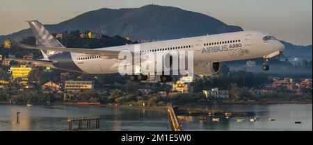 Airbus A350 – avec 25 des coûts d'exploitation, une consommation de carburant et des émissions de CO2 % inférieurs à ceux des avions de la génération précédente Banque D'Images