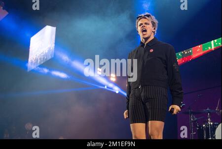 YUNGBLUD se produit sur scène lors du « KROQ SORY Acoustic Christmas » d'Audacy au Forum Kia sur 10 décembre 2022 à Inglewood, en Californie. Photo : Casey Flanigan/imageSPACE/MediaPunch Banque D'Images