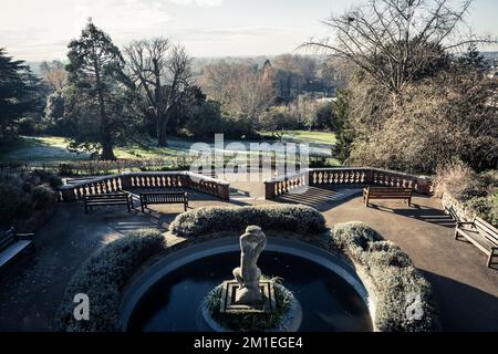 Belle vue panoramique du parc victorien givré Richmond Hill avec Betty bulbeuse au premier plan par une journée froide à Richmond, Londres, Angleterre, Royaume-Uni Banque D'Images