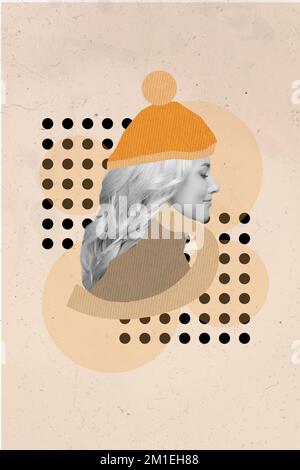 Vertical créatif photo collage image de attrayant positif satisfait bonne humeur fille porter chapeau chaud isolé sur fond beige couleur Banque D'Images