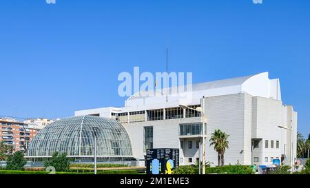 Valence, Espagne - 16 juillet 2022: Architecture extérieure du Palais de la musique ou Palau de la Musica Valenciana Banque D'Images