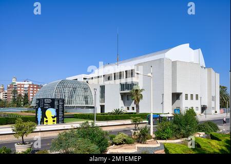 Valence, Espagne - 16 juillet 2022: Architecture extérieure du Palais de la musique ou Palau de la Musica Valenciana Banque D'Images