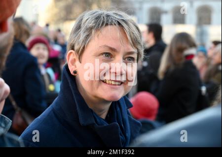 Yvette Cooper MP, Safe passage Rally pour exiger un traitement équitable pour les enfants réfugiés. Parliament Square, Westminster, Londres. ROYAUME-UNI Banque D'Images