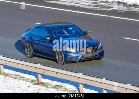 BMW M3 avec grill endommagé et plaque d'immatriculation avant manquante sur l'autoroute M61, Royaume-Uni Banque D'Images