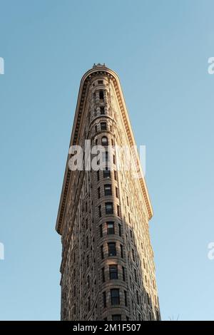 NEW YORK, Etats-Unis - 19 mars 2018 : façade en fer plat sur 19 mars 2018. Achevé en 1902, il est considéré comme l'un des premiers gratte-ciel Banque D'Images