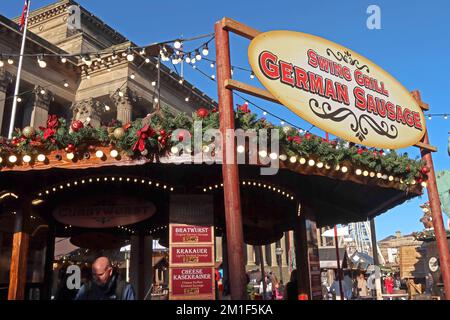 Liverpool marché allemand de Noël grill swing au St Georges hall 2022, St George's PL, Liverpool, Merseyside, Angleterre, ROYAUME-UNI, L1 1JJ Banque D'Images