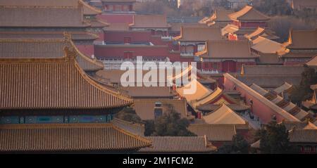 Une vue panoramique sur un paysage urbain et les toits de la Cité interdite en Chine, par une journée ensoleillée Banque D'Images