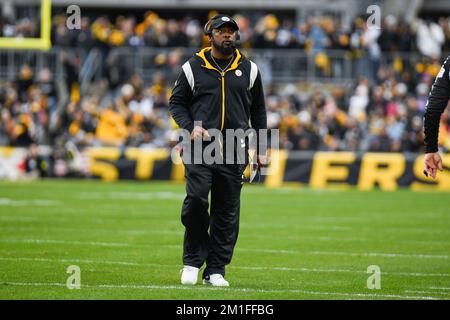 Pittsburgh, Pennsylvanie, États-Unis. 11th décembre 2022. Mike Tomlin, entraîneur-chef des Steelers de Pittsburgh, 11 décembre 2022, pendant les Steelers de Pittsburgh contre les Ravens de Baltimore, Pittsburgh, Pennsylvanie. Jake Mysliwczyk/BMR (image de crédit : © Jake Mysliwczyk/BMR via ZUMA Press Wire) Banque D'Images