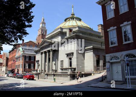 Bâtiment emblématique de la Old Stone Bank en forme de dôme, achevé vers 1854, situé sur S main Street, près de Memorial Park, Providence, RI, États-Unis Banque D'Images