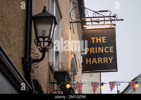 Windsor, Berkshire, Royaume-Uni. 12th décembre 2022. Le pub Prince Harry à Windsor. La deuxième partie du très attendu Harry et Meghan Netflix sera disponible pour regarder cette semaine. Il a été rapporté aujourd'hui dans la presse que Meghan Markle a dit qu'elle était "nourrie aux loups". Crédit : Maureen McLean/Alay Live News Banque D'Images