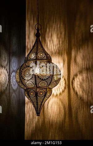 EID Moubarak - toile de fond et lampe musulmanes Banque D'Images