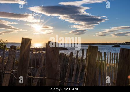 Soleil en fin de journée sur la Plage du Lazaret à Sète Banque D'Images