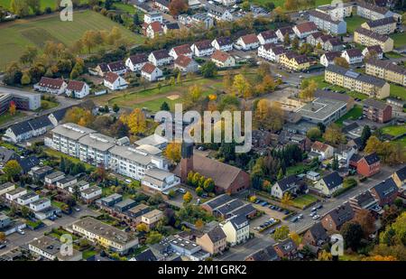 Vue aérienne, St. L'église Saint-Boniface Centre principal de Boniface et St. École maternelle catholique de Boniface dans le district de Herringen à Hamm, région de Ruhr, Nord RH Banque D'Images