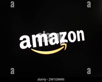 KONSKIE, POLOGNE - 12 décembre 2022 : logo Amazon affiché sur l'écran de l'ordinateur portable Banque D'Images