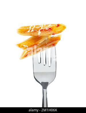 Pâtes avec sauce tomate sur une fourchette Banque D'Images