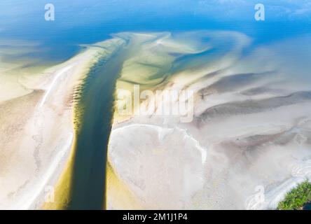 Vue aérienne sur les bancs de sable à Yong Ling Beach, Hat Yong Ling et Hat San, à Trang, en Thaïlande Banque D'Images