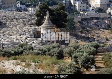 Vue sur la vallée de Kidron avec la tombe d'Absalom. Jérusalem-est. Banque D'Images