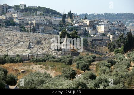 Vue sur la vallée de Kidron avec la tombe d'Absalom. Jérusalem-est. Banque D'Images