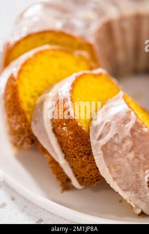 Simple gâteau à la vanille en boîte Banque D'Images