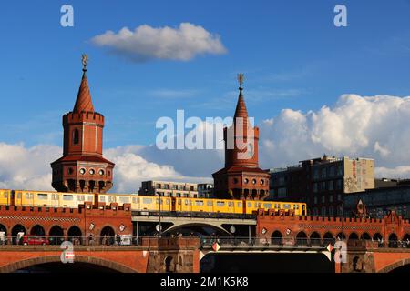 U Bahn, U Bahnstation, Verkehr, Berlin Metro, Berlin Subway, Berlin U Bahn, Metro, transport, U Bahnhof oder moderner Architektur, Metro Banque D'Images