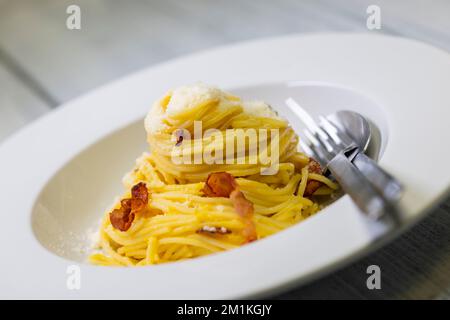encore la vie de spaghetti alla carbonara Banque D'Images