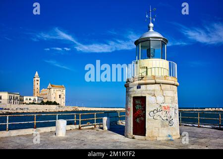 Pouilles Italie. Trani. Le phare Banque D'Images