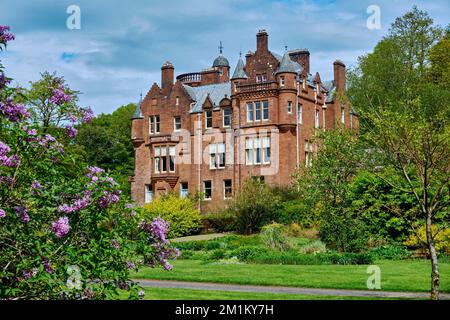 Maison de Threave aux jardins de Threave près de Castle Douglas, Dumfries et Galloway, Écosse. Construit en 1872 dans le style Baronial écossais. Banque D'Images