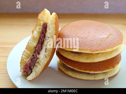 Dorayaki, un populaire japonais Azuki Bean Paste (ANKO) Confections remplies Banque D'Images