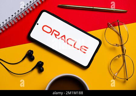 Pologne. 10th décembre 2022. Dans cette illustration, un logo Oracle s'affiche sur un smartphone. Crédit : SOPA Images Limited/Alamy Live News Banque D'Images