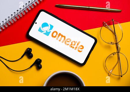 Pologne. 10th décembre 2022. Dans cette illustration, un logo Omegle apparaît sur un smartphone. Crédit : SOPA Images Limited/Alamy Live News Banque D'Images