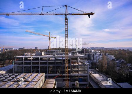 Belgique, 13 décembre 2022. L'illustration montre le site du nouveau bâtiment de RTBF - VRT avant une visite royale au personnel de rédaction de RTBF et au studio de Tarmac, les médias de jeunesse de RTBF, télévision publique francophone, mardi 13 décembre 2022. BELGA PHOTO LAURIE DIEFFEMBACQ Banque D'Images