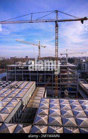 Belgique, 13 décembre 2022. L'illustration montre le site du nouveau bâtiment de RTBF - VRT avant une visite royale au personnel de rédaction de RTBF et au studio de Tarmac, les médias de jeunesse de RTBF, télévision publique francophone, mardi 13 décembre 2022. BELGA PHOTO LAURIE DIEFFEMBACQ Banque D'Images