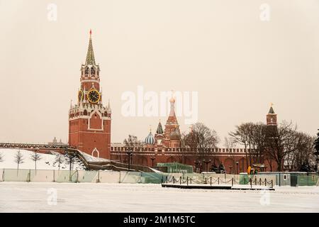 Vue d'hiver sur les tours Spasskaya et Tsarskaya du Kremlin de Moscou. Moscou, Russie Banque D'Images