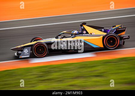 05 HUGHES Jake (gbr), Neom McLaren Formula E Team, Spark-Nissan, Nissan e-4ORCE 04, action pendant la FIA ABB Formule E Valencia Testing 2022 sur le circuit Ricardo Tormo de 13 décembre à 16, 2022 à Cheste, Espagne - photo Joao Filipe / DPPI Banque D'Images