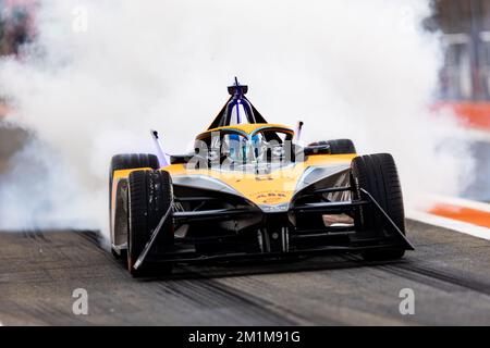 05 HUGHES Jake (gbr), Neom McLaren Formula E Team, Spark-Nissan, Nissan e-4ORCE 04, action pendant la FIA ABB Formule E Valencia Testing 2022 sur le circuit Ricardo Tormo de 13 décembre à 16, 2022 à Cheste, Espagne - photo Joao Filipe / DPPI Banque D'Images